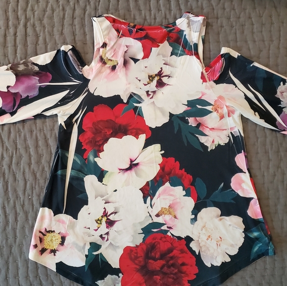 Gaze Vibrant Floral Cold Shoulder Top - Picture 3 of 7